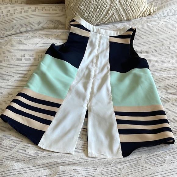 Anthropologie zip back top- size 4 - Picture 2 of 2